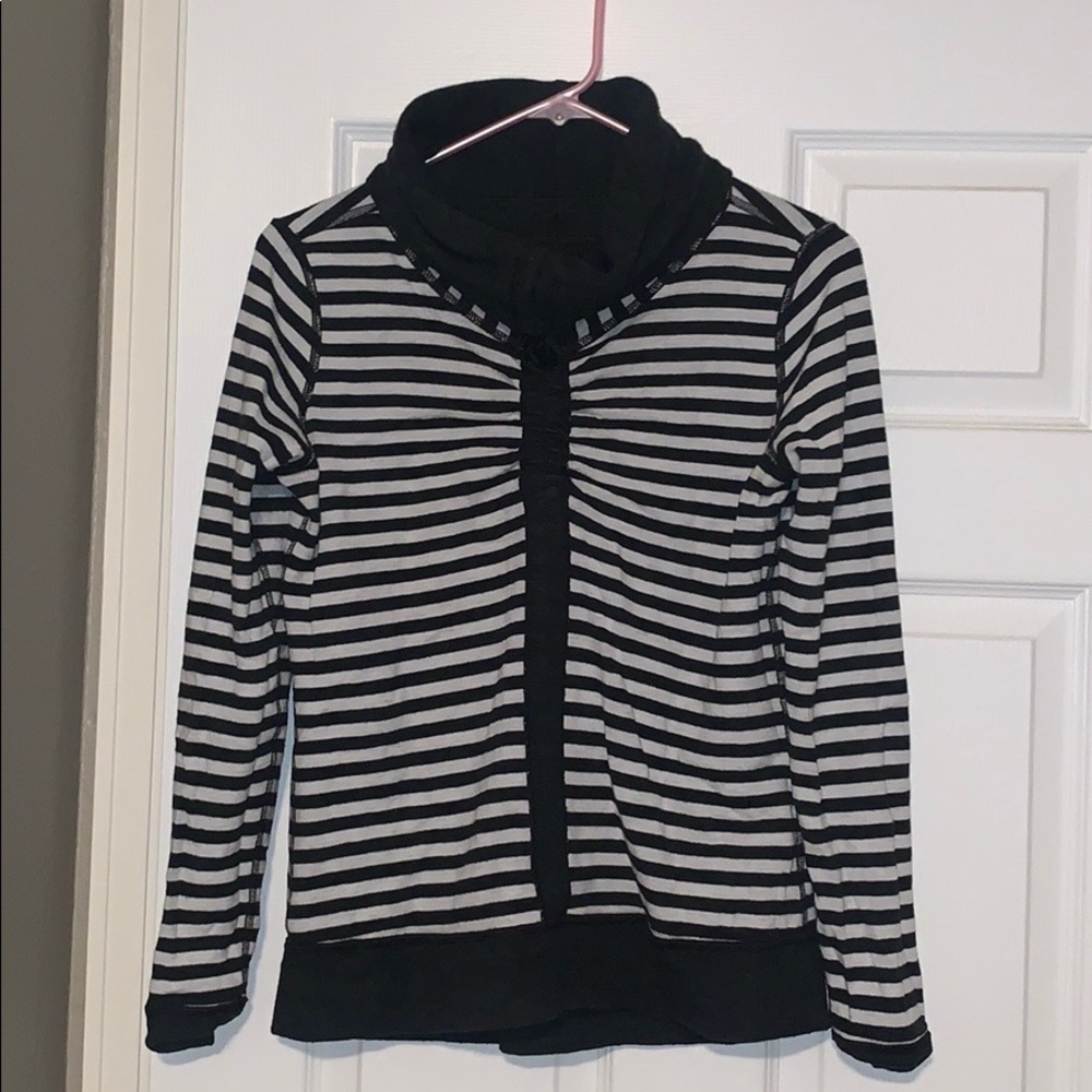 ❌sold❌Lululemon In A Cinch reversible hoodie - Picture 7 of 8